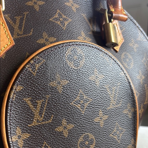 Louis Vuitton Vintage Ellipse Monogram Shoulder Bag with Gold Accents MI1000 - Picture 2 of 16